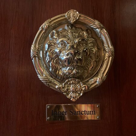 魔力城堡酒店主图