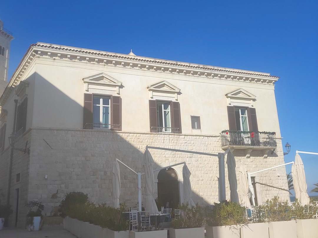 雷吉亚餐厅酒店主图