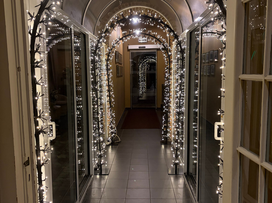 吉昂布日拖酒店-小型优雅酒店主图