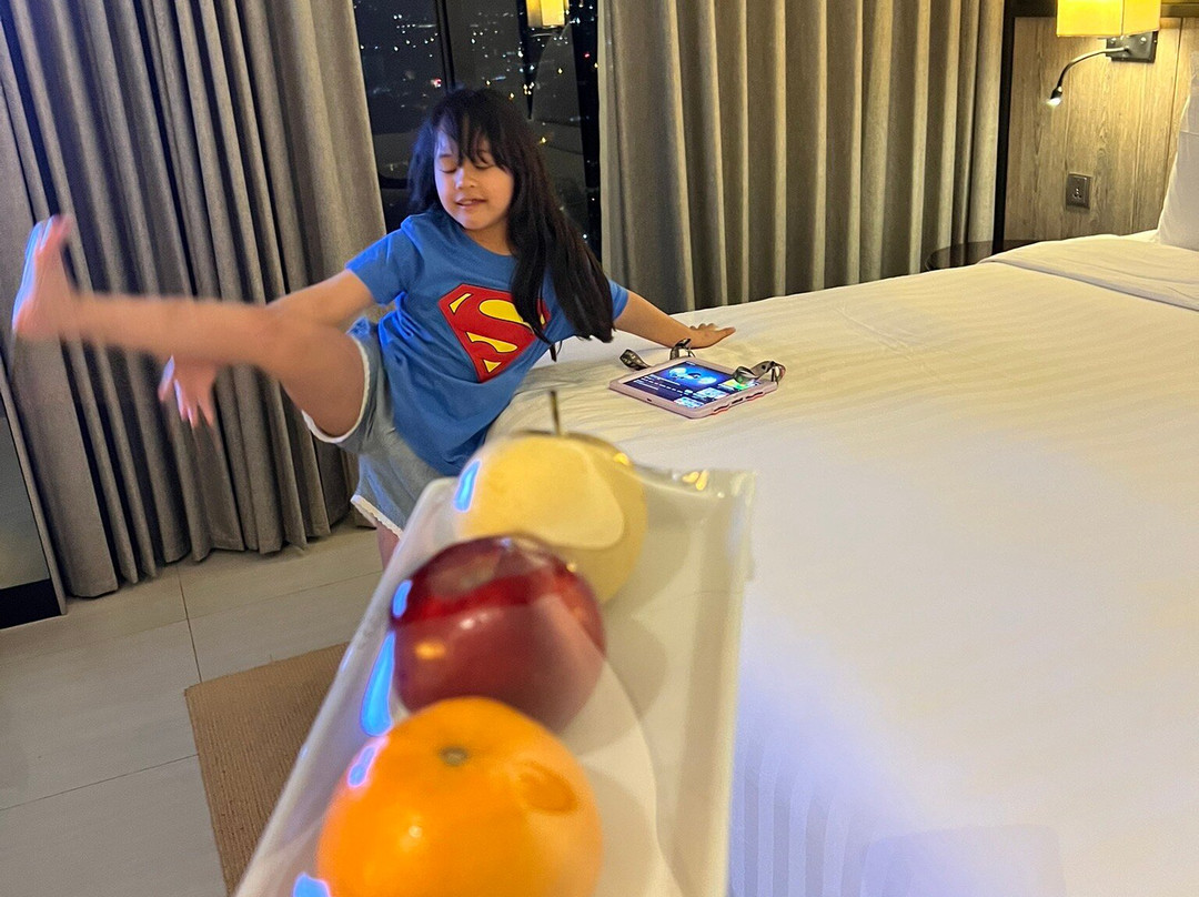 Whiz Luxe Hotel Spazio Surabaya主图