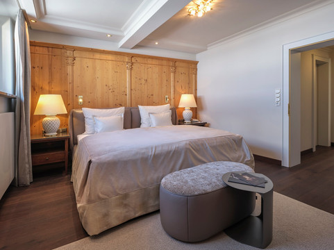 祖尔瑟霍夫酒店主图