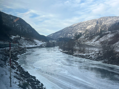 Bergen to Oslo Train Ride-卑尔根必去景点