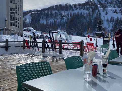 L’Essentiel The Rendez-vous