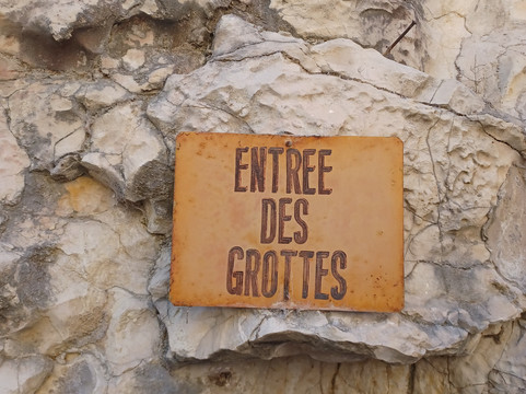 Grottes de Thouzon-Le Thor必去景点