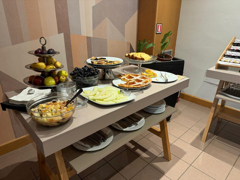 郁金香经典酒店主图