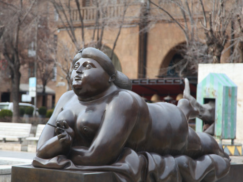 Smoking Woman-埃里温必去景点