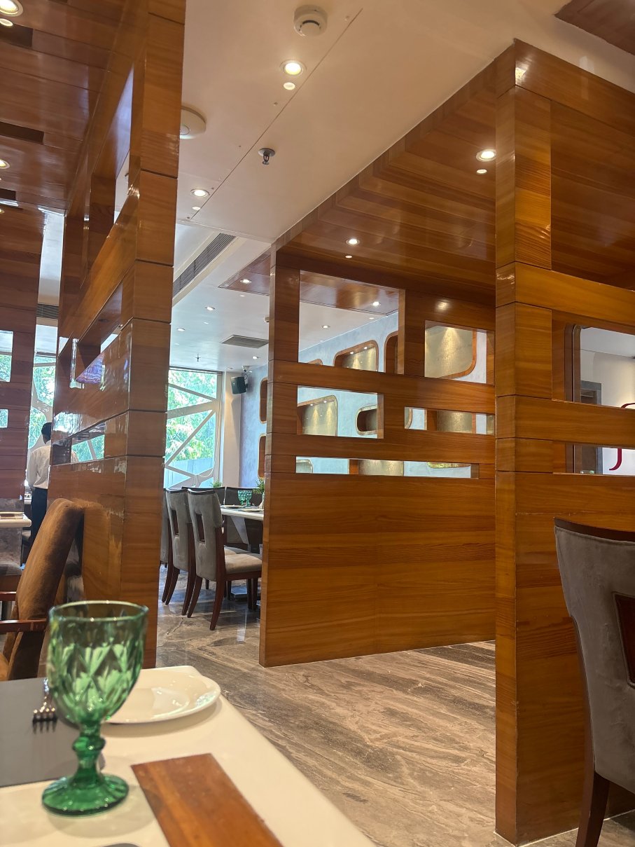 坎普尔水晶雷珍塔中央酒店-旅行者