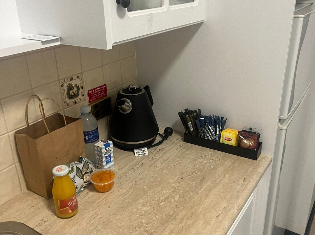 劳森河滨套房酒店主图