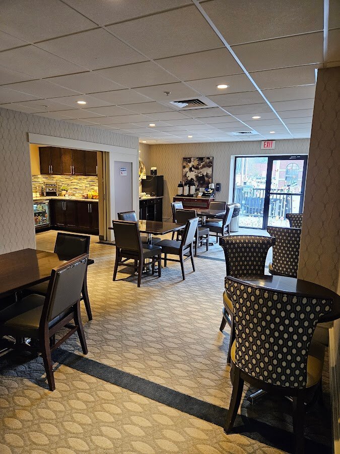 基恩市中心万枫套房酒店-旅行者