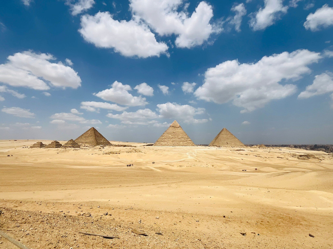 9 Pyramids Lounge