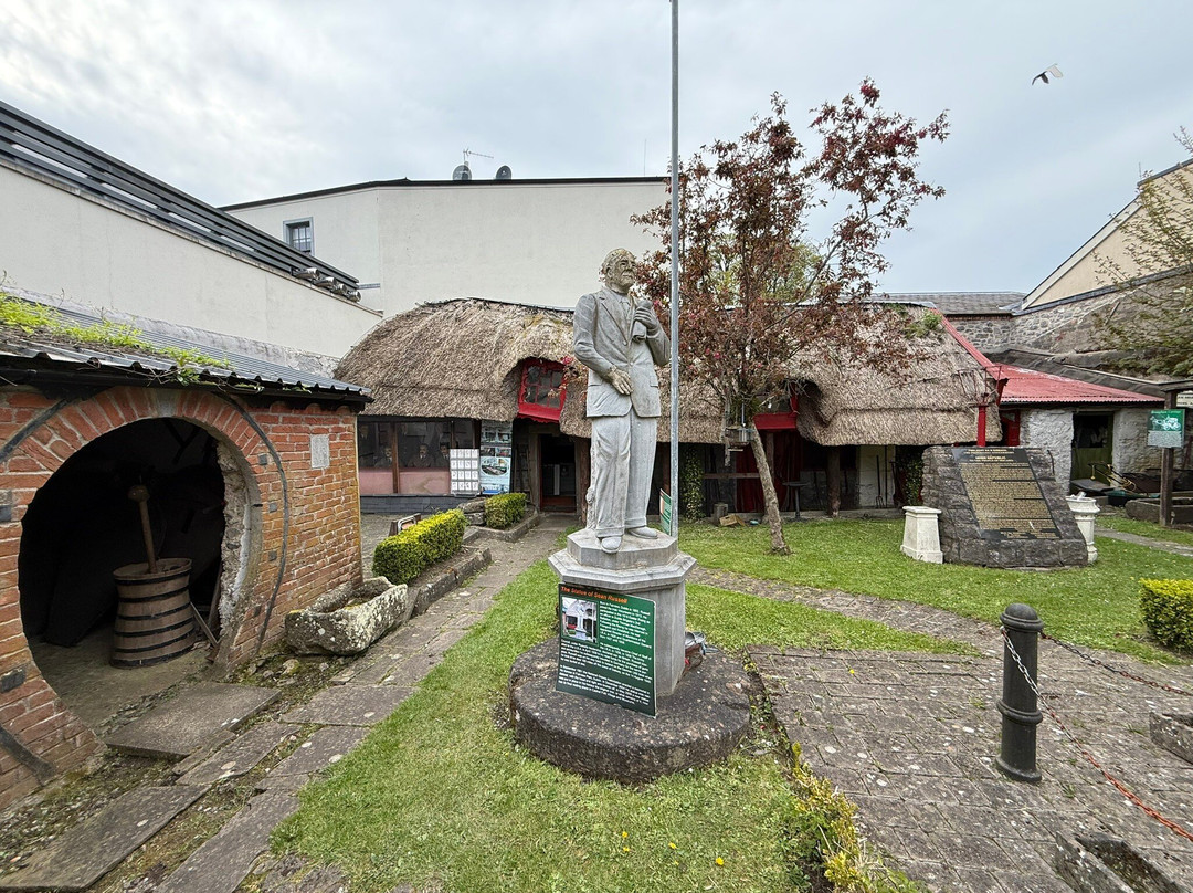 Cashel Folk Village-卡舍尔必去景点