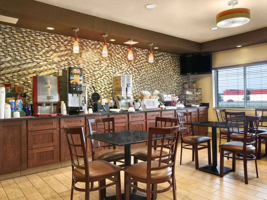 Saint Joseph Inn & Suites Benton Harbor near I-94