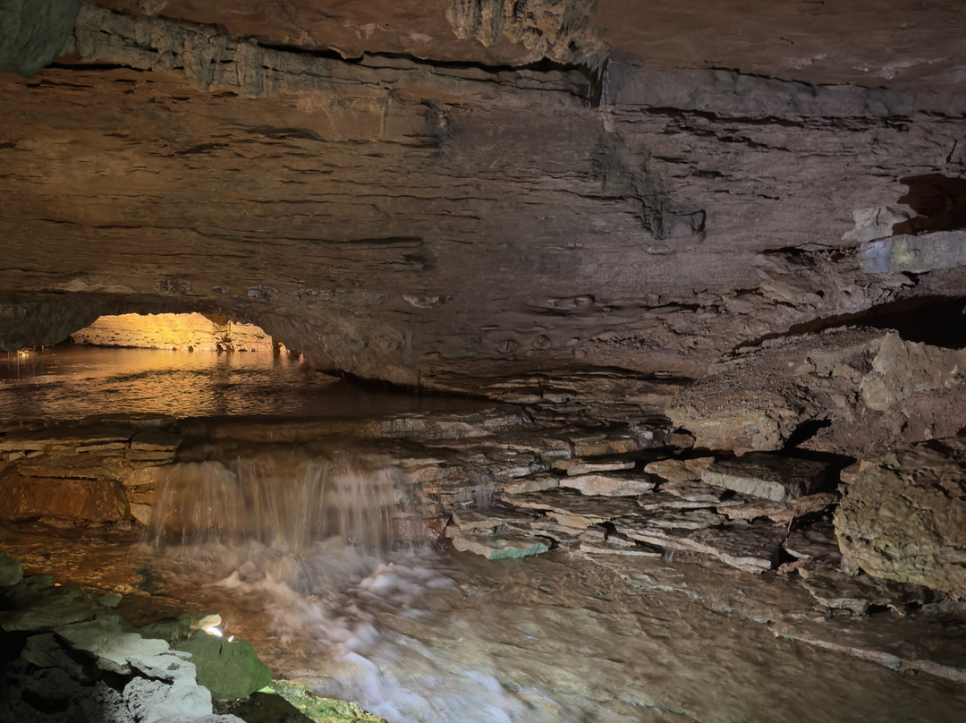 War Eagle Cavern on Beaver Lake-罗杰斯必去景点