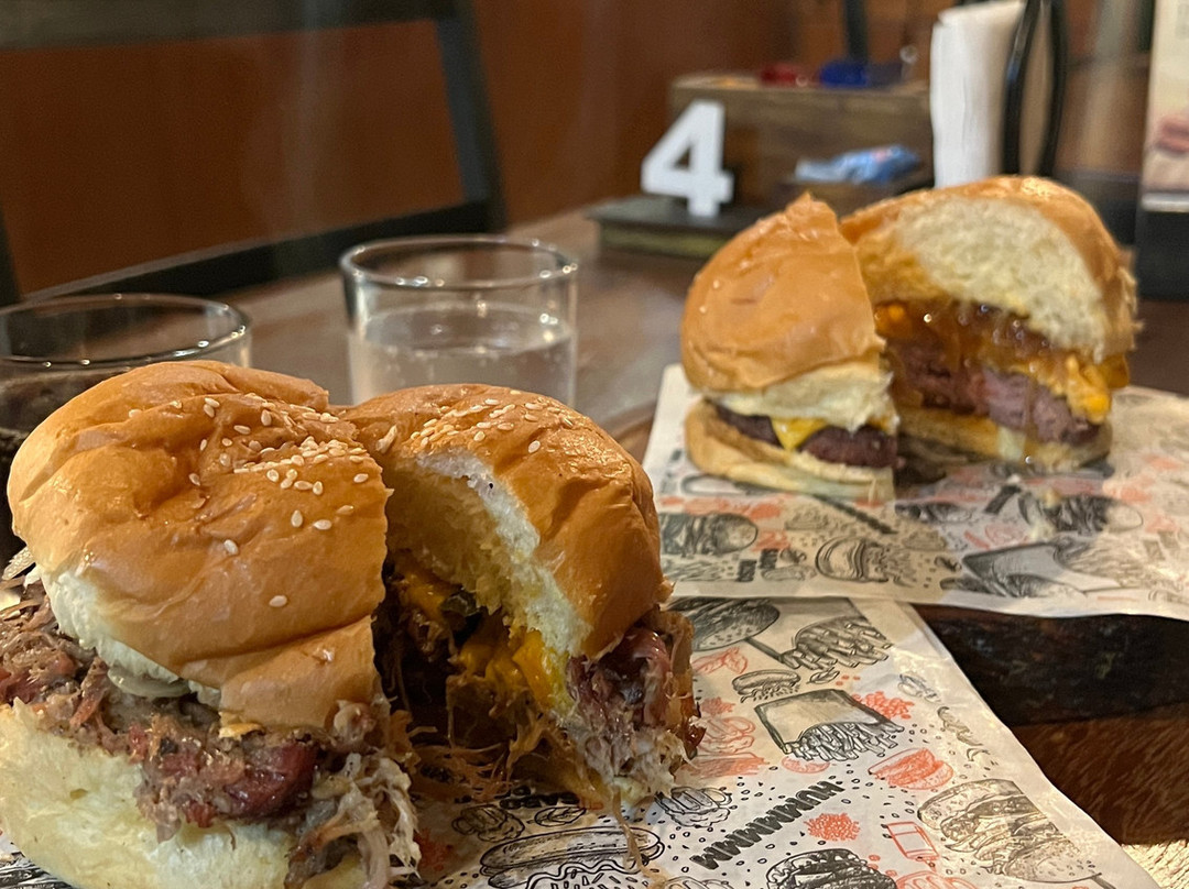 Velho Oeste Burger House - Ibitipoca