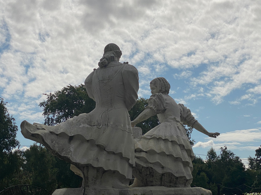 Sculpture Two Sisters-Sestroretsk必去景点