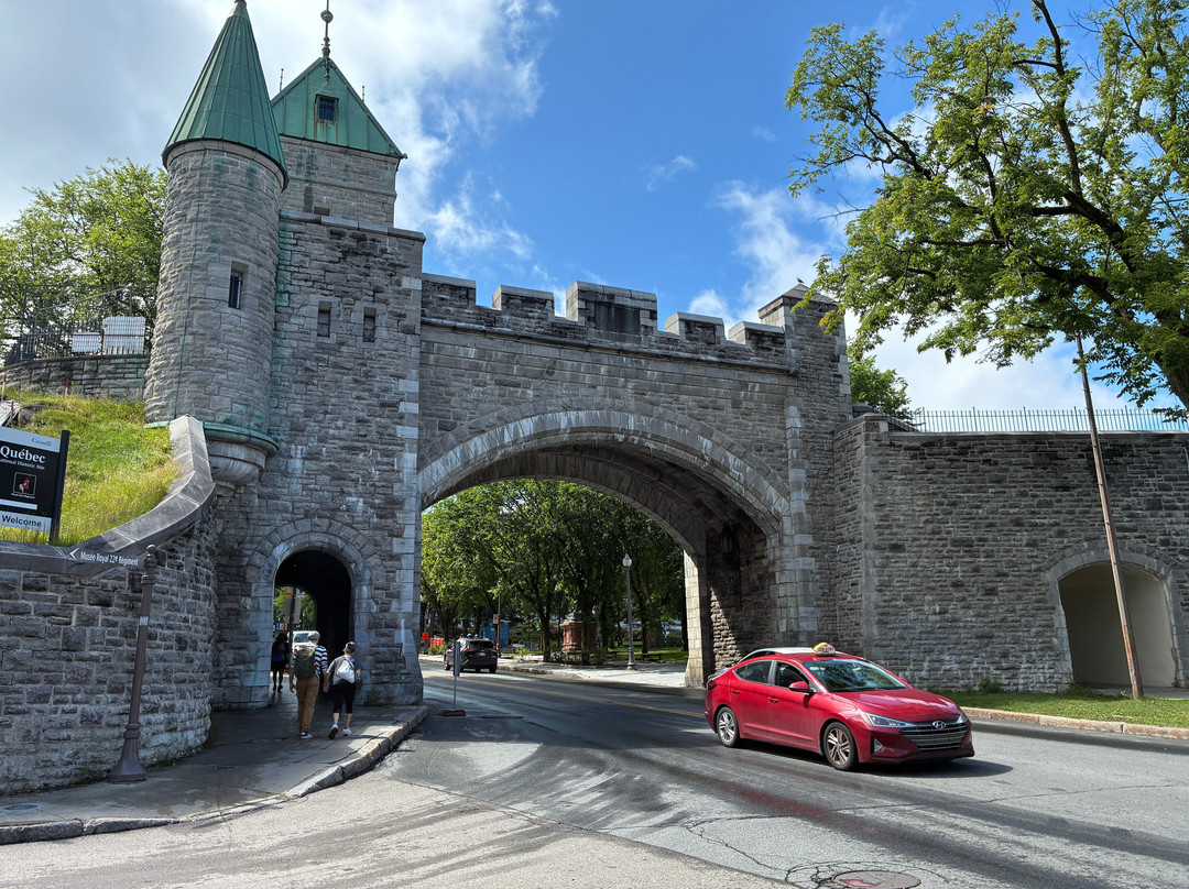 St. Louis Gate (Porte St. Louis)-魁北克市必去景点