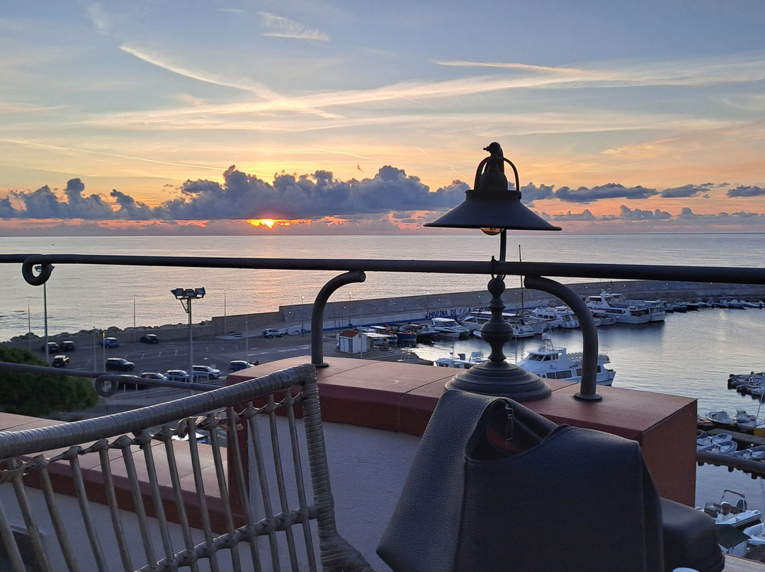 BUE Marino Hotel & Rooftop Bar主图