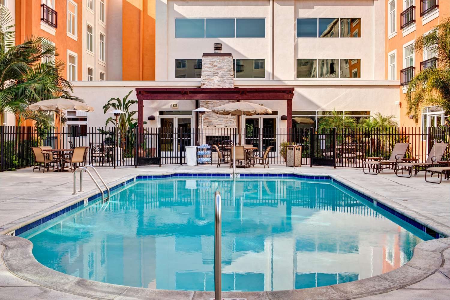 Embassy Suites by Hilton Valencia-官方