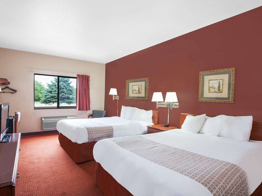 Super 8 by Wyndham Mason City主图