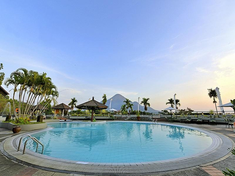 Prigen酒店住宿-Grand Whiz Hotel Trawas Mojokerto