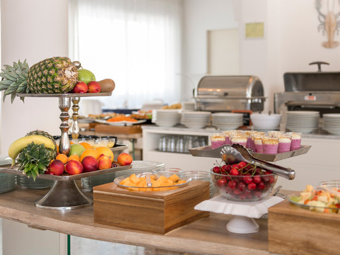 克罗娜酒店主图