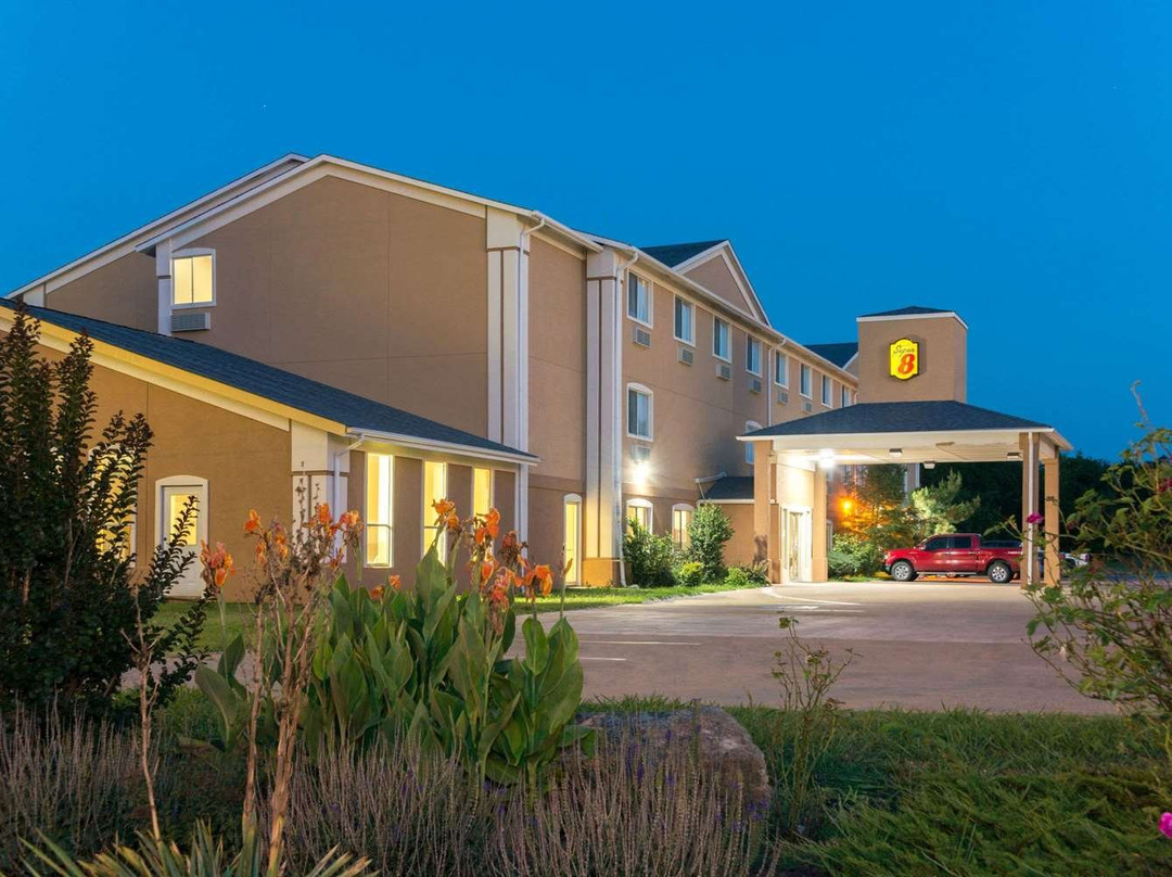 Super 8 by Wyndham Perry主图