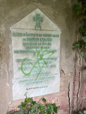 Cimitero abbandonato di Darola景点图片