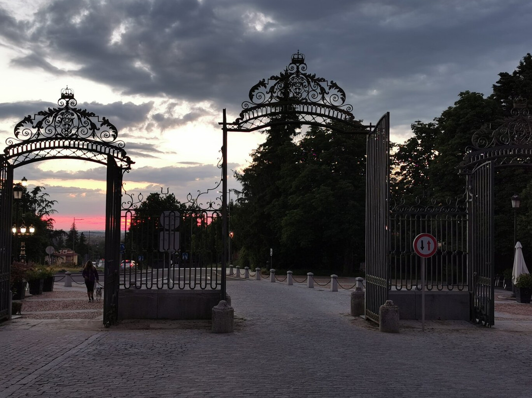 Puerta de Segovia景点图片