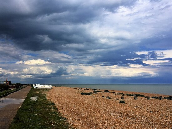 Fairlight Beach And Cliffs景点图片