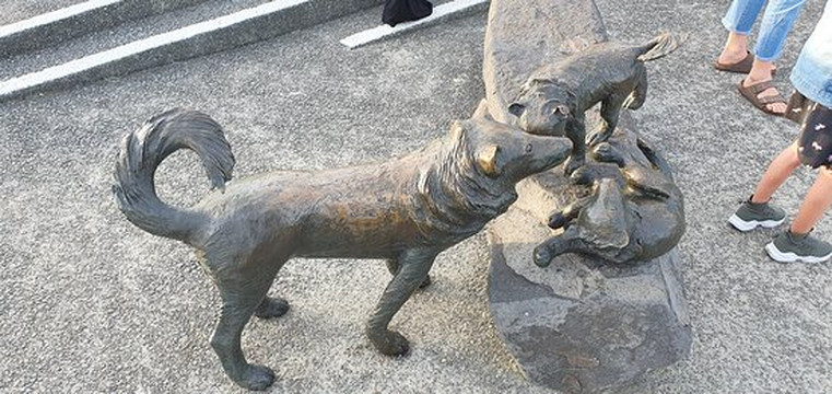 Bernacchi Tribute Sculptures-霍巴特必去景点