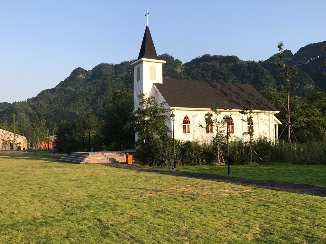 自由家黄山齐云营地树屋世界