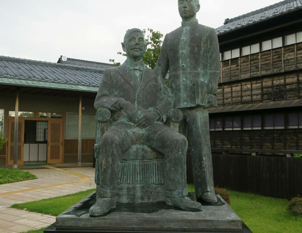 Fujino Genkuro and Rojin Statue景点图片