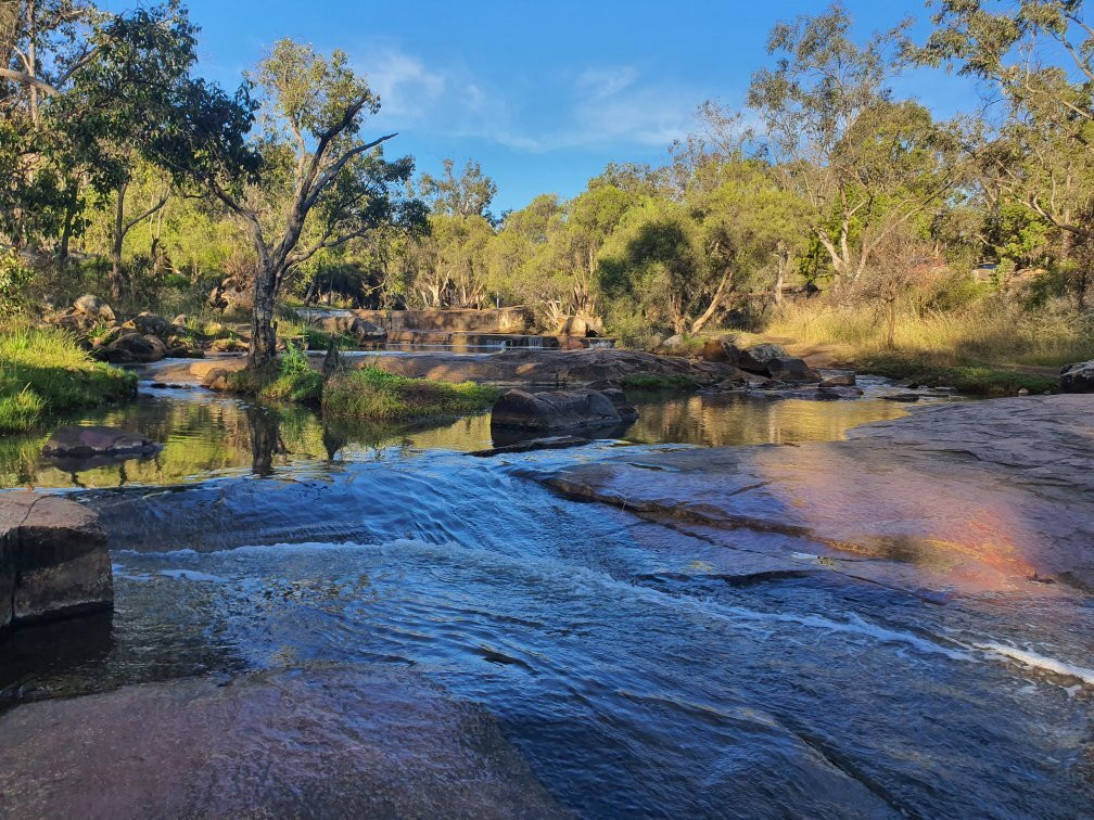 Noble Falls Walk Trail景点图片
