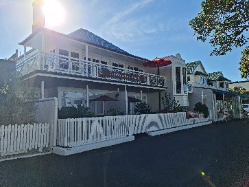 Commodore's Lodge主图