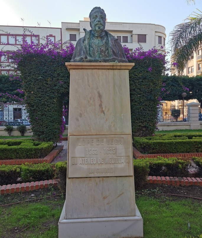 Escultura de Lope de Vega-梅利利亚必去景点