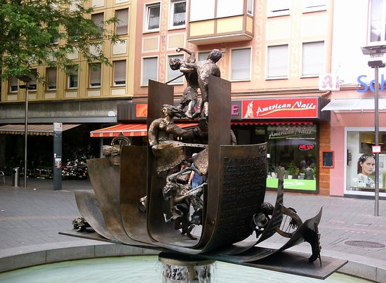 Nibelungenliedbrunnen-沃尔姆斯必去景点