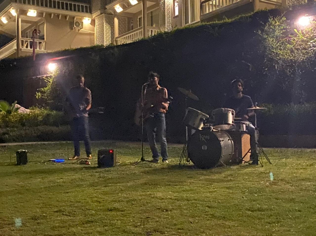 Palampur酒店住宿-Neugal Riverfront Resort