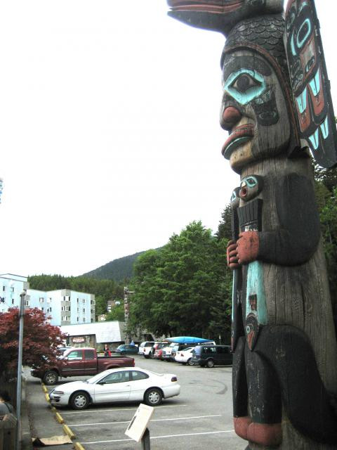 Chief Johnson Totem Pole景点图片