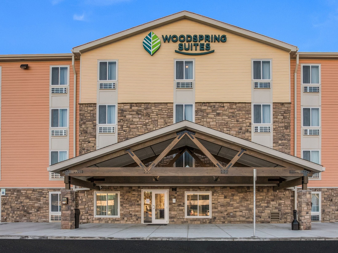 WoodSpring Suites Detroit Farmington Hills