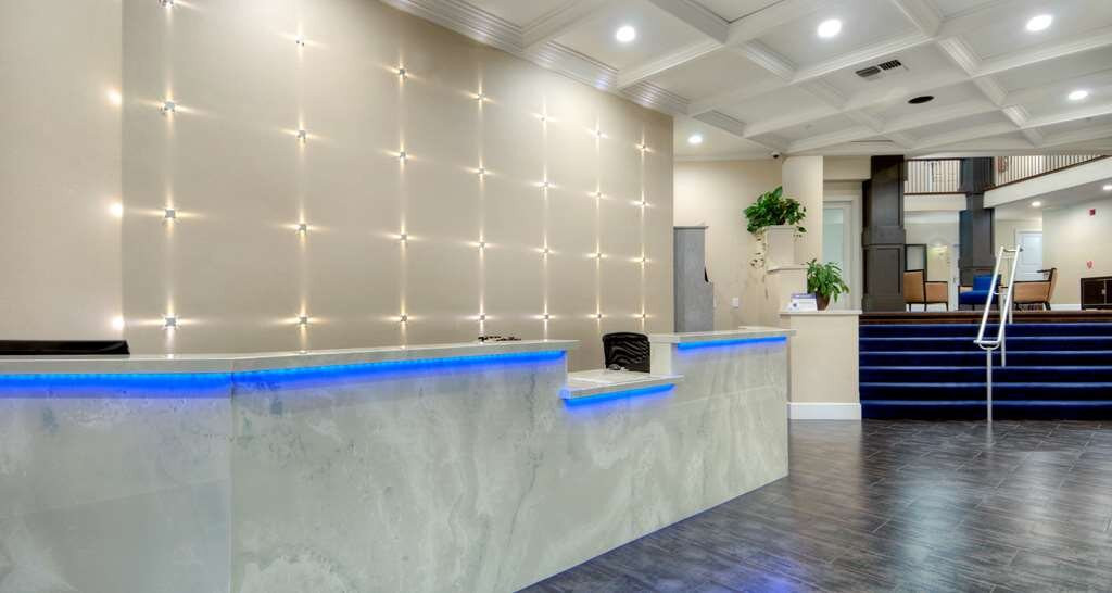 Best Western Plus Palm Court Hotel主图