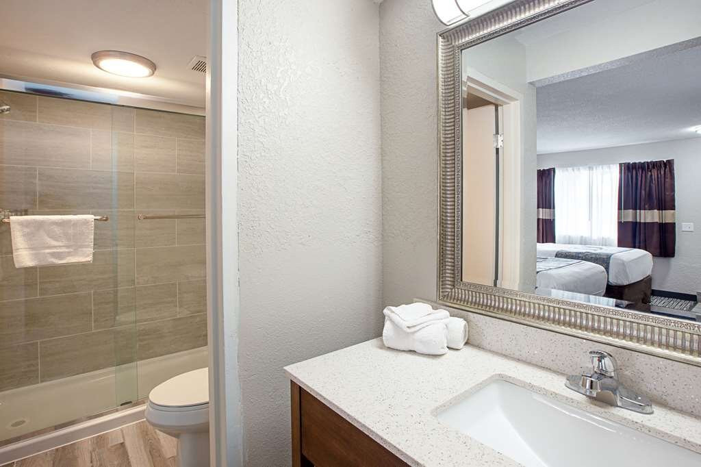 Clarion Pointe East Lansing University Area主图