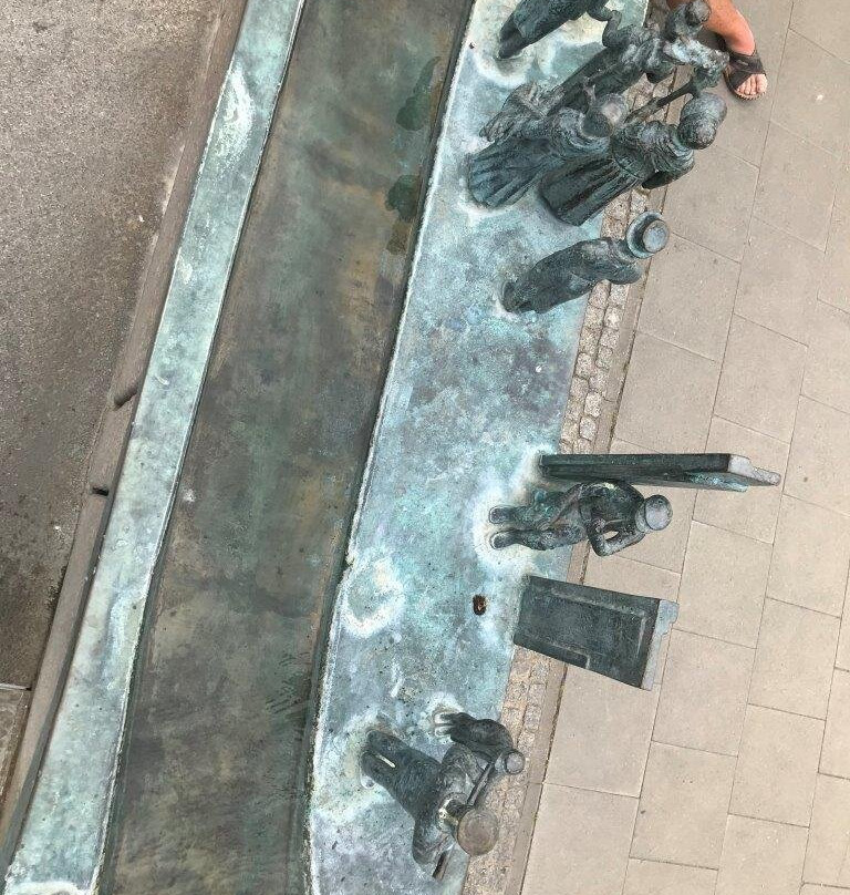 Brunnen Warnminner Ümgang景点图片
