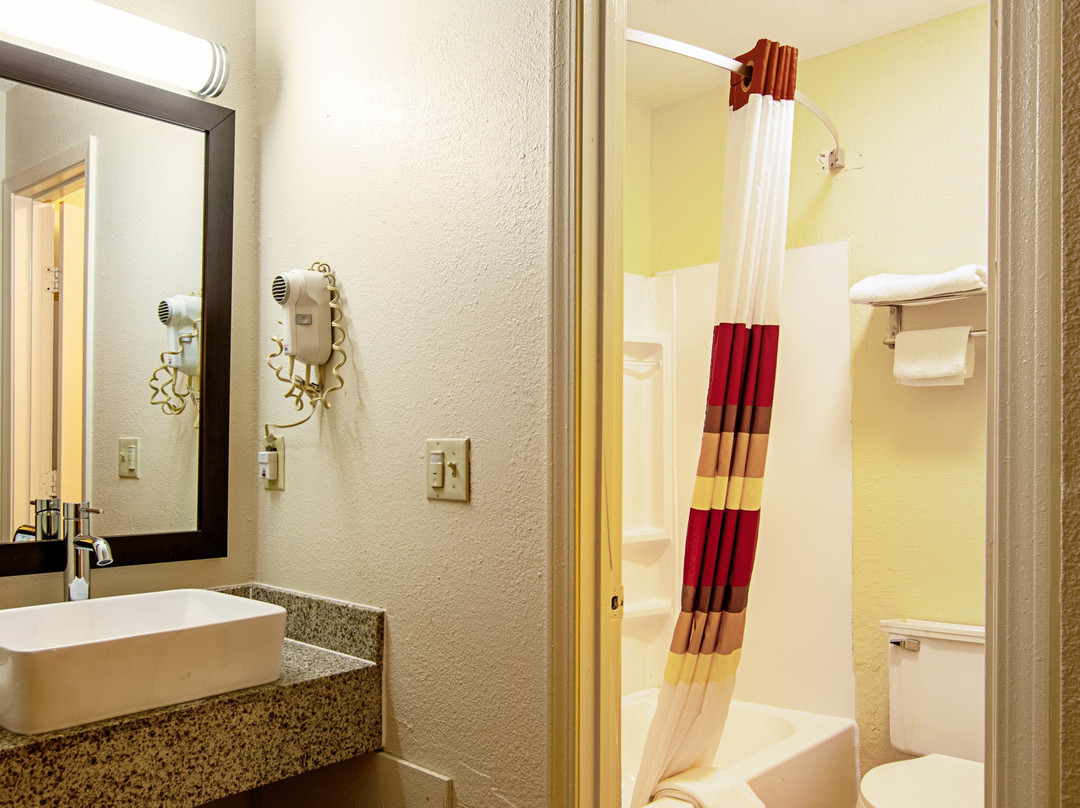 Red Roof Inn Scottsburg主图