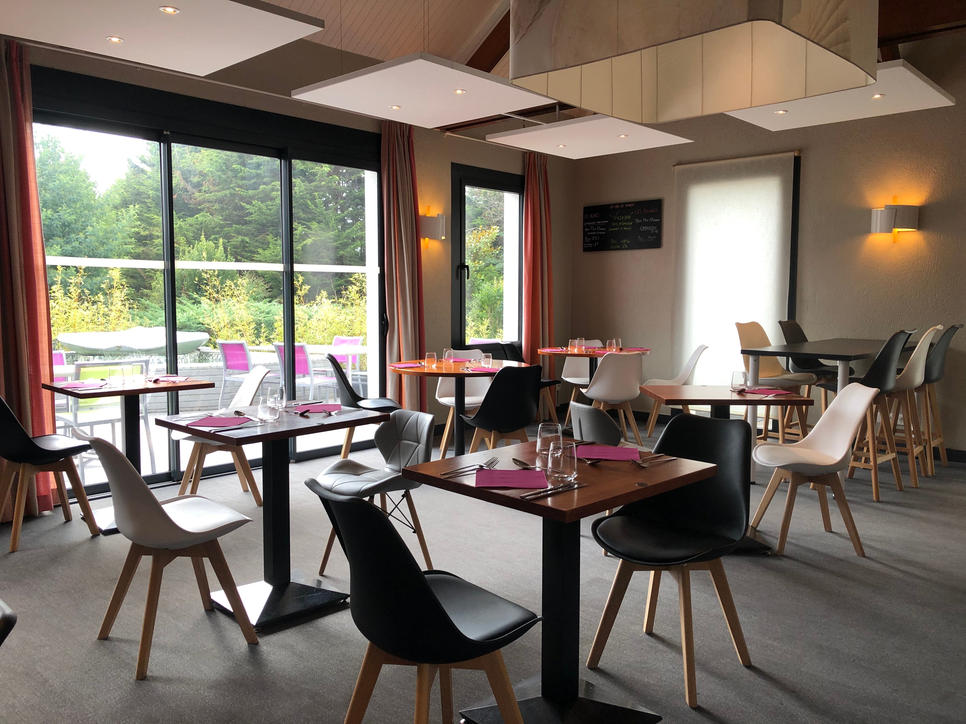 Logis Hôtel Au Chêne Vert-官方