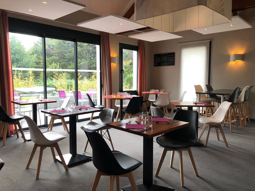 Logis Hôtel Au Chêne Vert