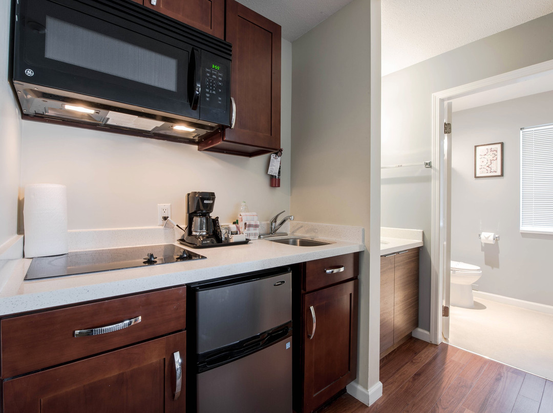 Gibsons Garden Hotel主图