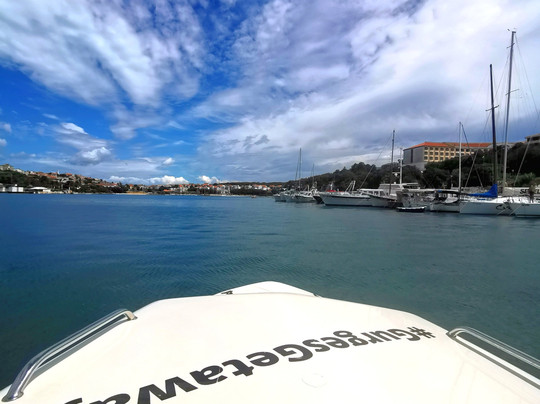 Rent a boat Pula-普拉必去景点