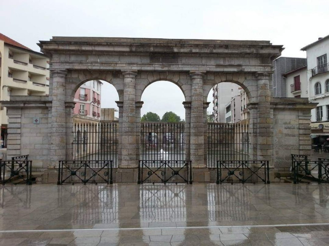 La Fontaine Chaude de la Nèhe景点图片