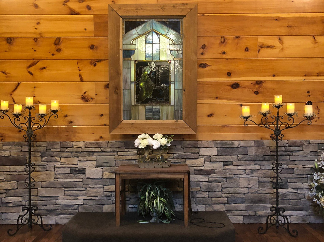 Gatlinburg's Little Log Wedding Chapel-盖林柏格必去景点
