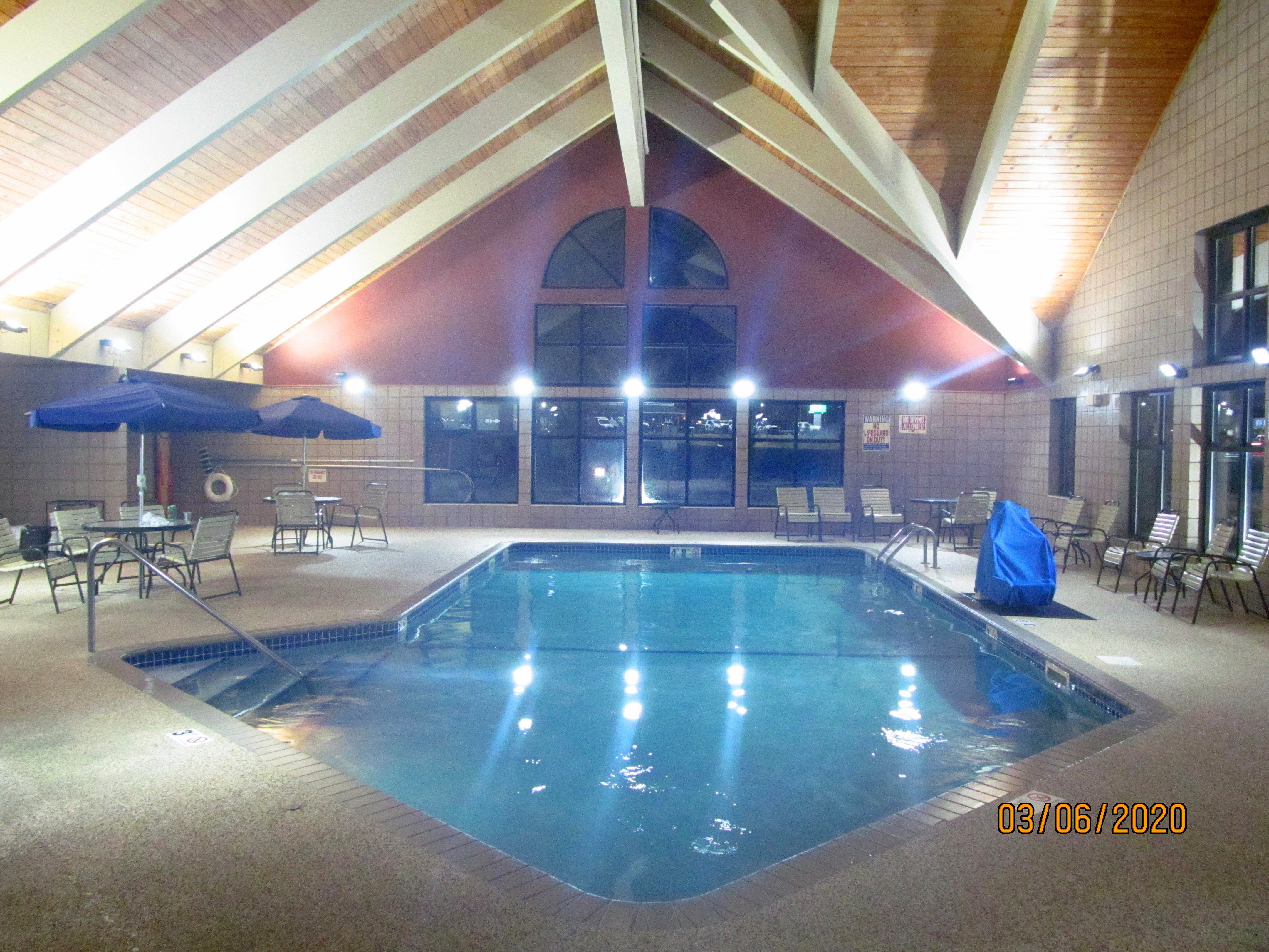 AmericInn by Wyndham Greenville-泳池